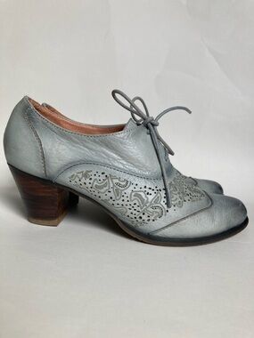 L'ARTISTE by Spring Step Light Blue Etched Leather Lace-Up Heeled Oxfords EU37